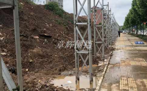 金屬圍擋在工業(yè)和物流設(shè)施中的作用是什么？
